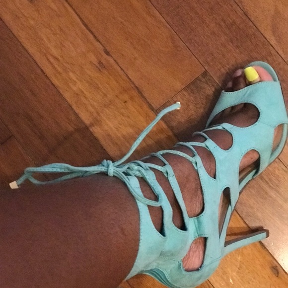 Mint green heels - Picture 2 of 6